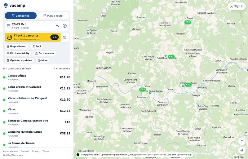 The Vacamp map of the Dordogne around Sarlat after a check for one night: green prices on the campsites with space, and a list of seven with room